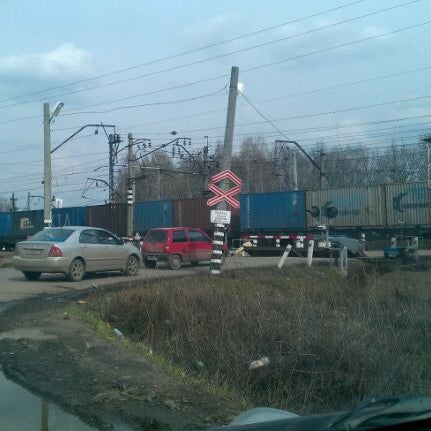 Оборонпромкомплекс фото. Железнодорожный переезд в москве. Столбовая 56. Шестой переезд. Гатчина жд.