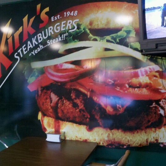 Foto scattata a Kirks Steakburgers da Mitchell W. il 7/23/2012