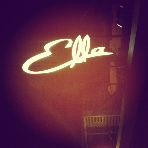 รูปภาพถ่ายที่ Ella Lounge โดย Daniel W. เมื่อ 11/5/2011