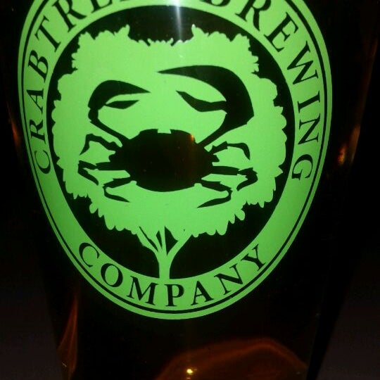 Foto diambil di Crabtree Brewing Company oleh Anne P. pada 11/23/2011
