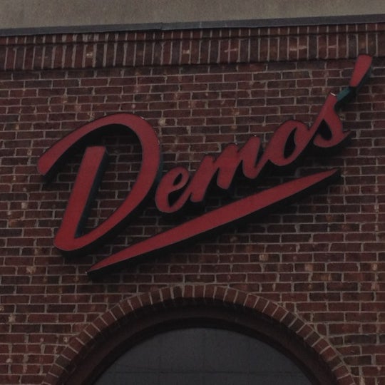 Снимок сделан в Demos&#39; Restaurant пользователем Mitchell 7/11/2012
