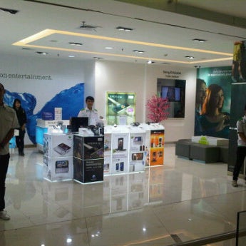 Photo taken at Sony Mobile Retail &amp; Service by Rizki Q. on 1/13/2012
