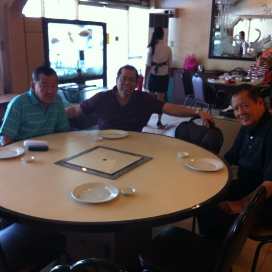 Photo taken at Tien Tien Hotpot Restaurant by Lance F. on 3/9/2012