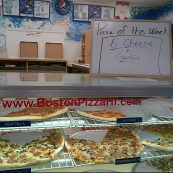 Foto tomada en Kaimuki&#39;s Boston Style Pizza  por Trey T. el 12/2/2011