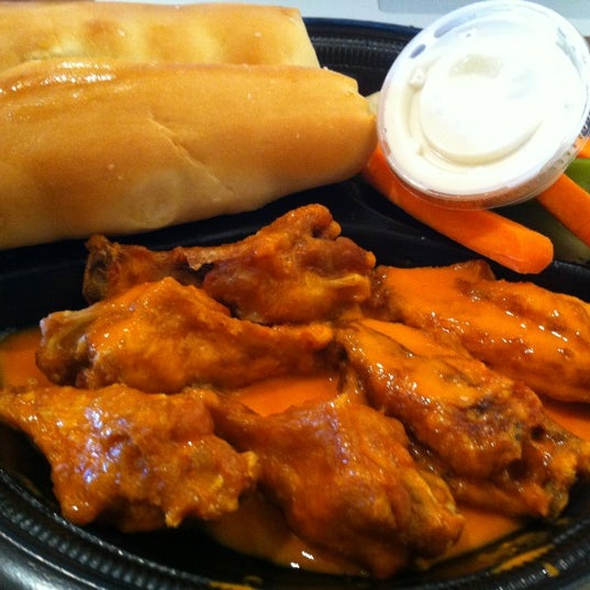 Wings N Things Mira Mesa'da Kanatçı