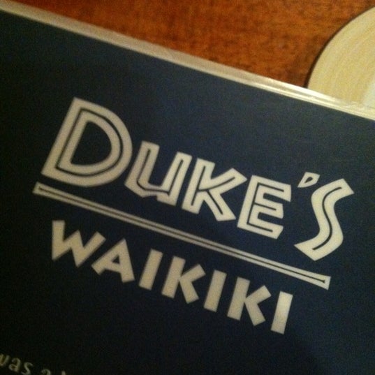 Foto tirada no(a) Duke&#39;s Waikiki por Jason B. em 5/19/2012