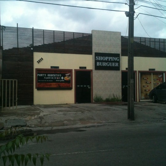 รูปภาพถ่ายที่ Shopping Burguer โดย Fernando Braga F. เมื่อ 3/29/2012