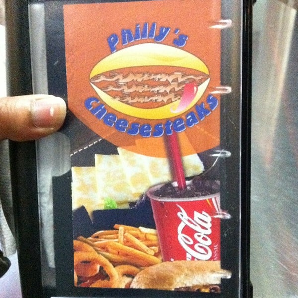 Foto tomada en Philly&#39;s Cheese Steaks &amp; Grill  por Taiwan B. el 11/11/2011