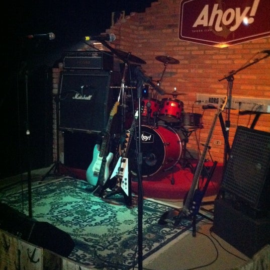 Photo prise au Ahoy! Tavern Club par Cayo K. le3/4/2012