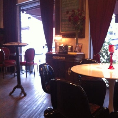 7/31/2012 tarihinde Carolina Z.ziyaretçi tarafından Café Sophie'de çekilen fotoğraf