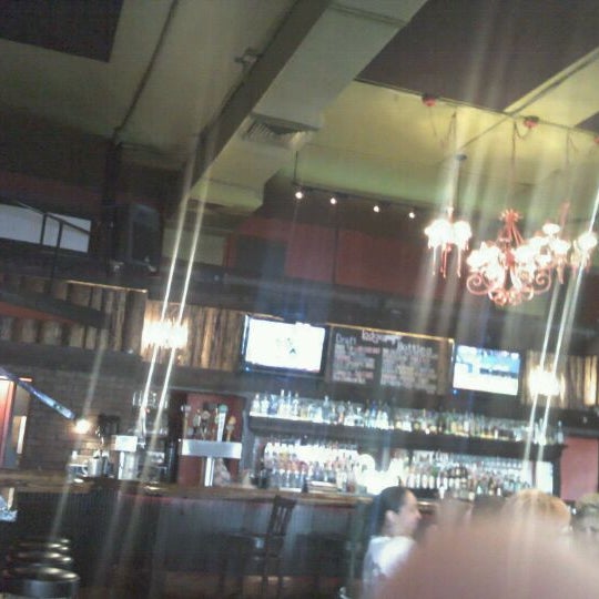 Das Foto wurde bei Lodge Restaurant &amp; Bar von Becky K. am 9/14/2011 aufgenommen
