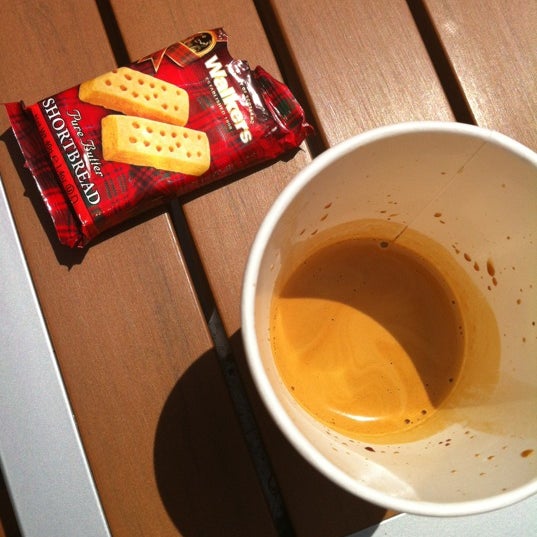 Das Foto wurde bei The Coffee Bean &amp; Tea Leaf von Liz V. am 7/10/2012 aufgenommen