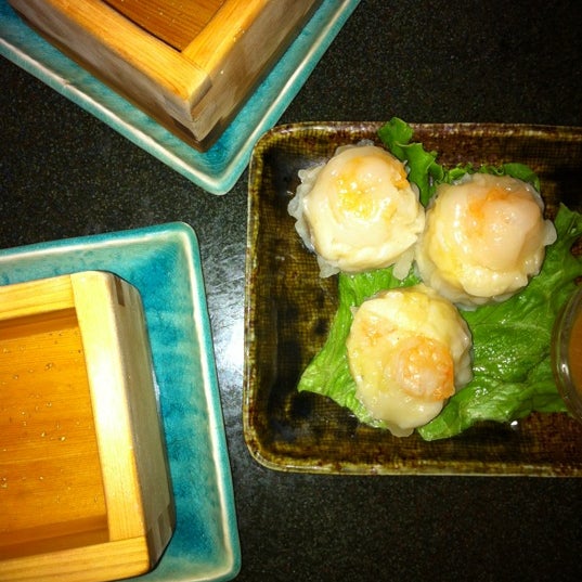Foto tirada no(a) Itacho Japanese Izakaya and Sushi por F for Food em 4/1/2012