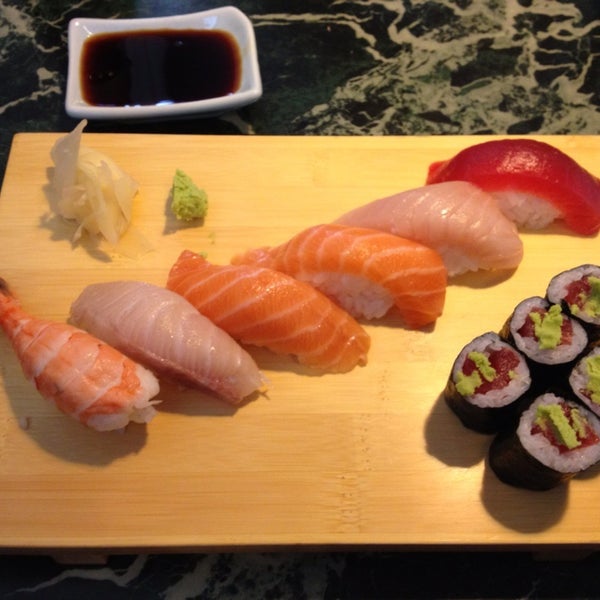 Foto diambil di Wild Wasabi Japanese Cuisine oleh Bob W. pada 8/5/2012