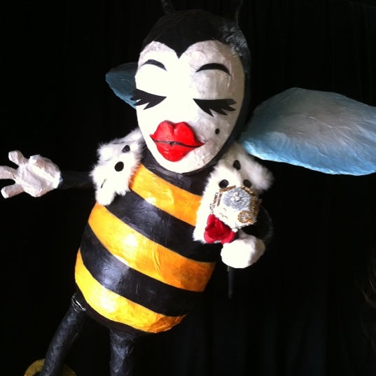 Снимок сделан в Queen Bee&#39;s Art &amp; Cultural Center пользователем Phelan R. 2/8/2011