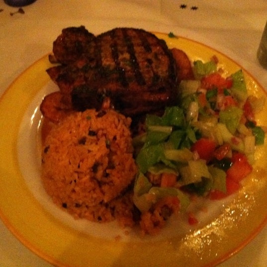 1/1/2012에 Alexandra V.님이 Salud Restaurant &amp; Bar에서 찍은 사진