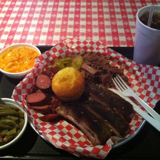Photo taken at Dick&#39;s Bodacious BBQ by Kent on 9/7/2011