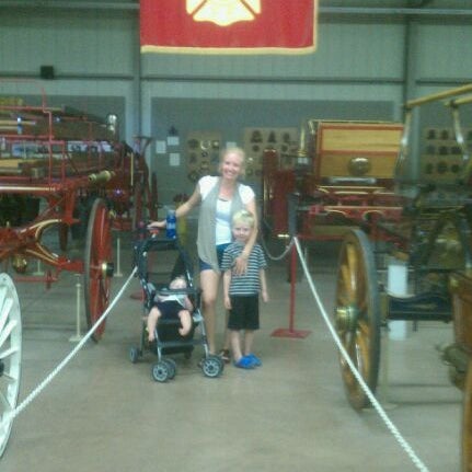 Foto tomada en Hall of Flame Fire Museum and the National Firefighting Hall of Heroes  por Laniesse S. el 8/26/2011