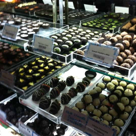 รูปภาพถ่ายที่ Sweet Paradise Chocolatier โดย Melanie B. เมื่อ 12/25/2011