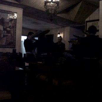 Das Foto wurde bei Restaurant &amp; Lounge Los Azulejos von Mauricio S. am 3/23/2012 aufgenommen