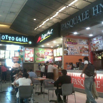 Foto tomada en Patio de comidas de Falabella  por Jose C. el 12/13/2011