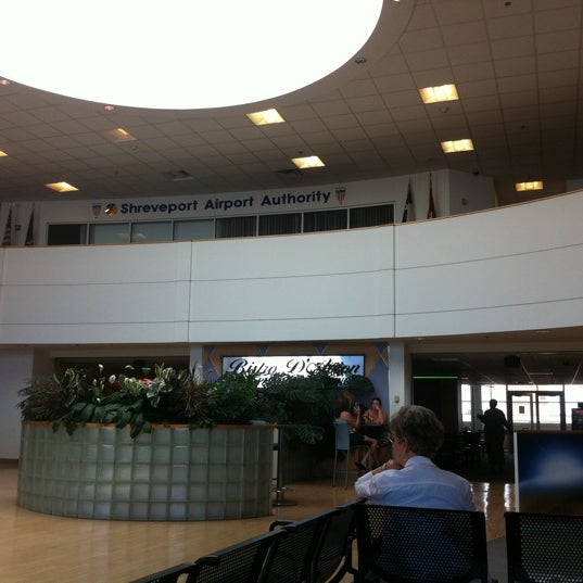 รูปภาพถ่ายที่ Shreveport Regional Airport (SHV) โดย Don M. เมื่อ 8/7/2011
