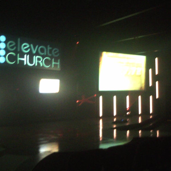 รูปภาพถ่ายที่ Elevate Church โดย Jason H. เมื่อ 2/27/2011