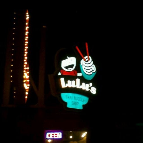 รูปภาพถ่ายที่ Lulu&#39;s Thai Noodle Shop โดย ax0n เมื่อ 1/30/2012
