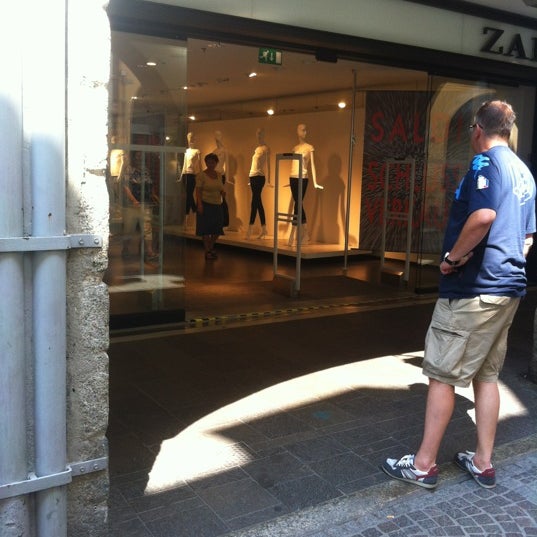 Zara - Bekleidungsgeschäft in Merano
