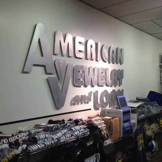Foto tirada no(a) American Jewelry &amp; Loan - Detroit por Jess L. em 9/1/2012