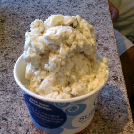 Снимок сделан в Sub Zero Ice Cream &amp; Yogurt пользователем Kenny M. 6/25/2012