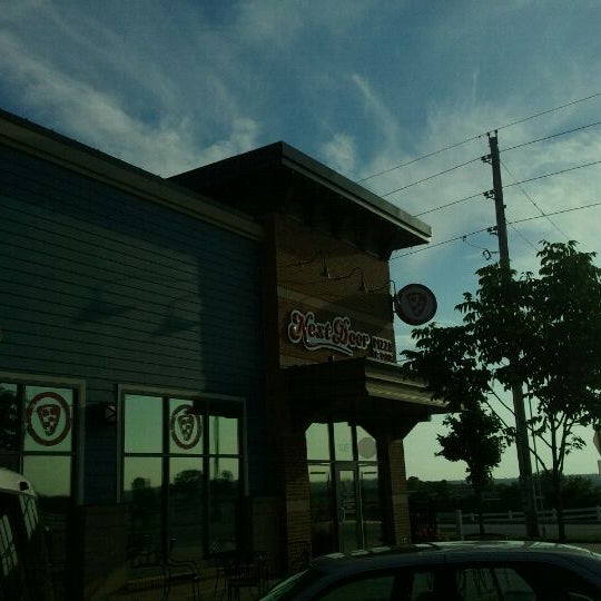 8/20/2011にCooper L.がNext Door Pizza &amp; Pubで撮った写真