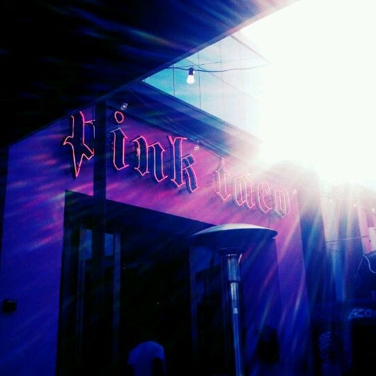 12/31/2011 tarihinde Elissa G.ziyaretçi tarafından Pink Taco'de çekilen fotoğraf