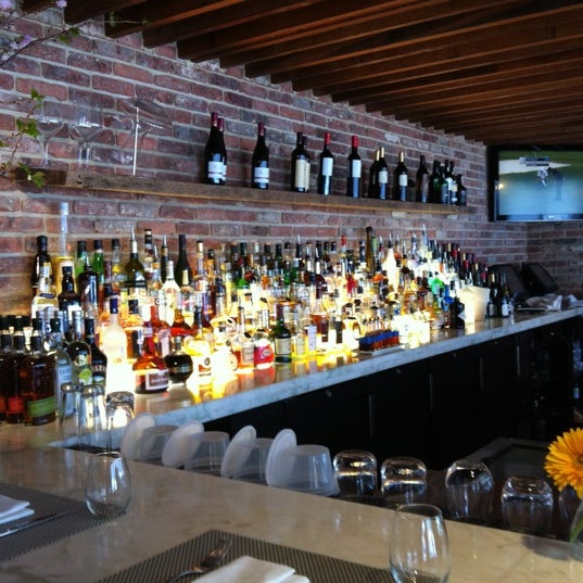 3/11/2012 tarihinde Earl F.ziyaretçi tarafından 8407 Kitchen &amp; Bar'de çekilen fotoğraf