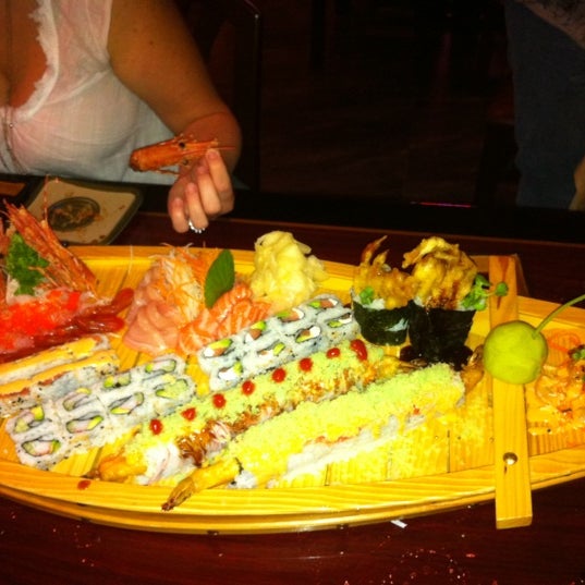 9/30/2011にTopper T.がNanami Sushi Bar &amp; Grillで撮った写真