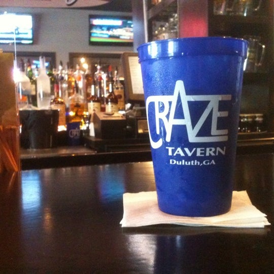 รูปภาพถ่ายที่ CraZe Tavern โดย Kevin S. เมื่อ 4/20/2012