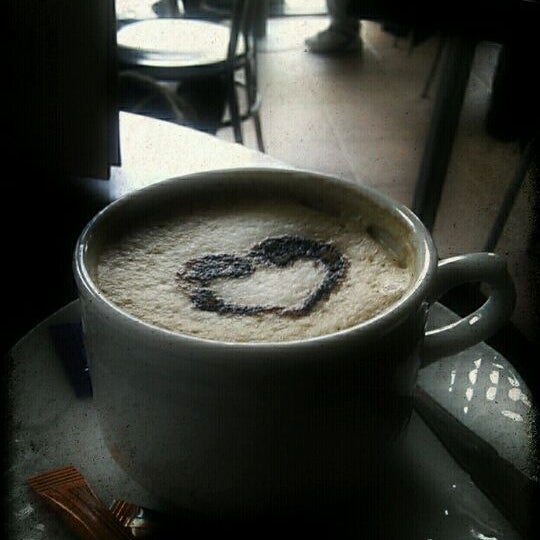 รูปภาพถ่ายที่ m* café e copas โดย sergiø เมื่อ 3/1/2012