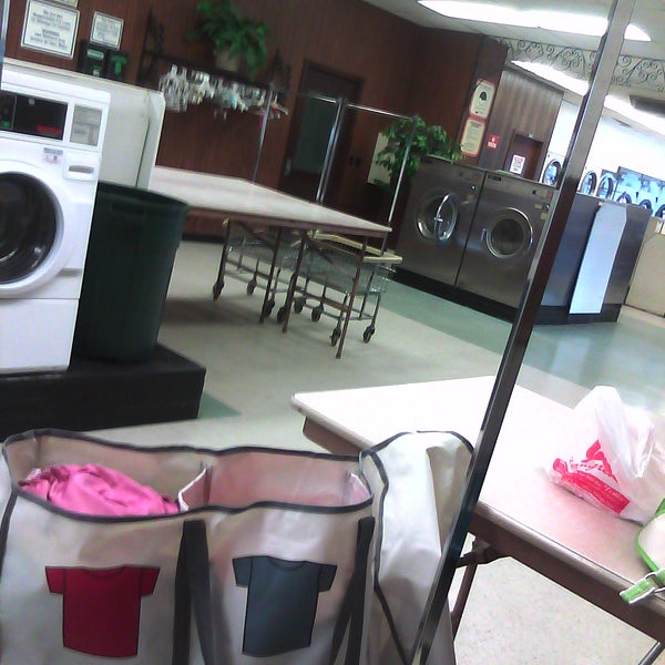 Dinsmore Laundromat Minneapolis'te Çamaşırhane Hizmeti