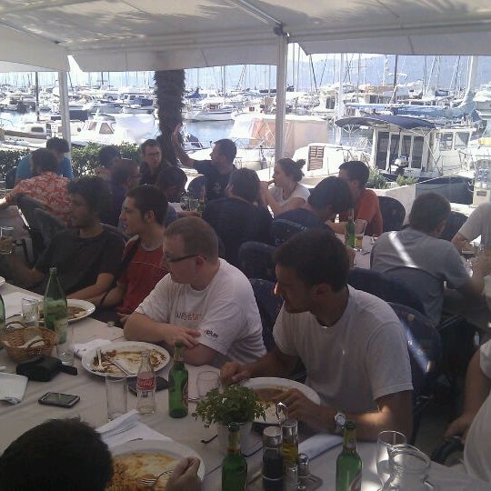 รูปภาพถ่ายที่ Restaurant Re di Mare โดย Dobrica P. เมื่อ 8/21/2011