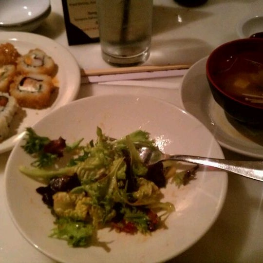 12/23/2011にHadrian X.がShout! Restaurant &amp; Loungeで撮った写真