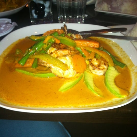 6/25/2012 tarihinde Tenetta P.ziyaretçi tarafından Udom Thai Restaurant &amp; Bar'de çekilen fotoğraf