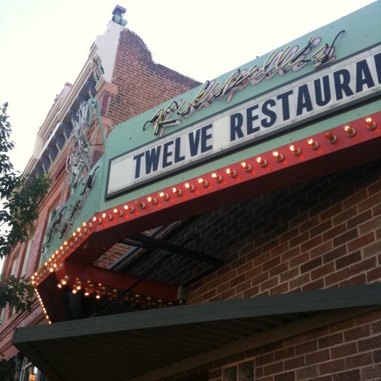Das Foto wurde bei Twelve Restaurant von Pat M. am 6/8/2011 aufgenommen