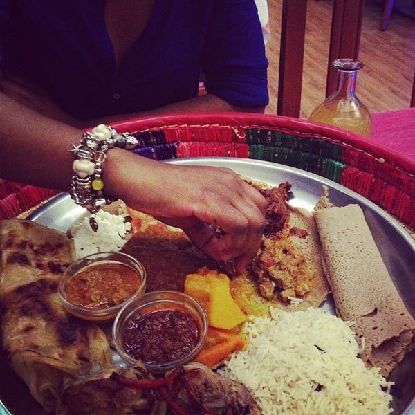 Foto diambil di Restaurante Etiope NURIA oleh @krishaamer pada 5/28/2012
