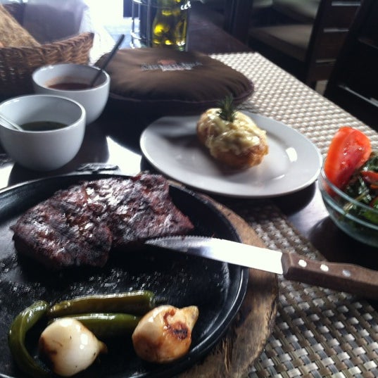 4/28/2012 tarihinde Emilio M.ziyaretçi tarafından El Argentino Steak House'de çekilen fotoğraf