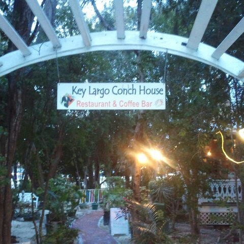 รูปภาพถ่ายที่ Key Largo Conch House โดย David H. เมื่อ 2/3/2012