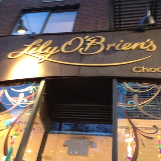 Photo prise au Lily O&#39;Brien&#39;s Chocolate Cafe par Priscilla S. le4/6/2012