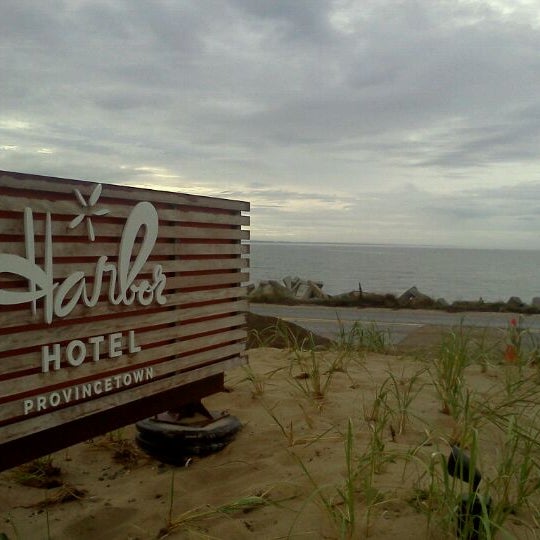 Foto diambil di Harbor Hotel Provincetown oleh Lisa S. pada 9/22/2011