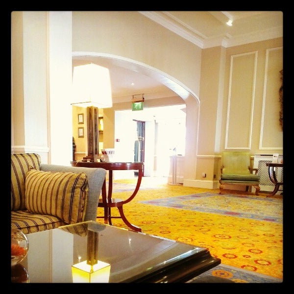 รูปภาพถ่ายที่ Bournemouth Highcliff Marriott Hotel โดย Jonathan R. เมื่อ 4/20/2012