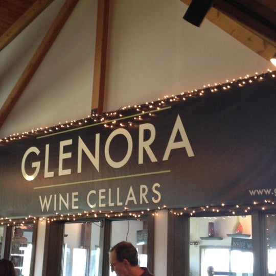 Foto tirada no(a) Glenora Wine Cellars por Maybelline M. em 8/19/2012