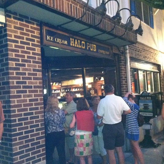 Foto tirada no(a) Halo Pub por Robert S. em 5/28/2012